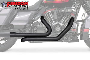 Colectores de escape dobles estilo Tuck & Under instalados en motocicleta