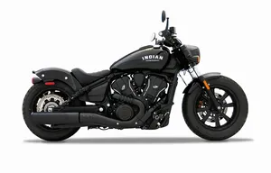 Silenciador slip-on de 4,5 pulgadas instalado en motocicleta Indian Scout