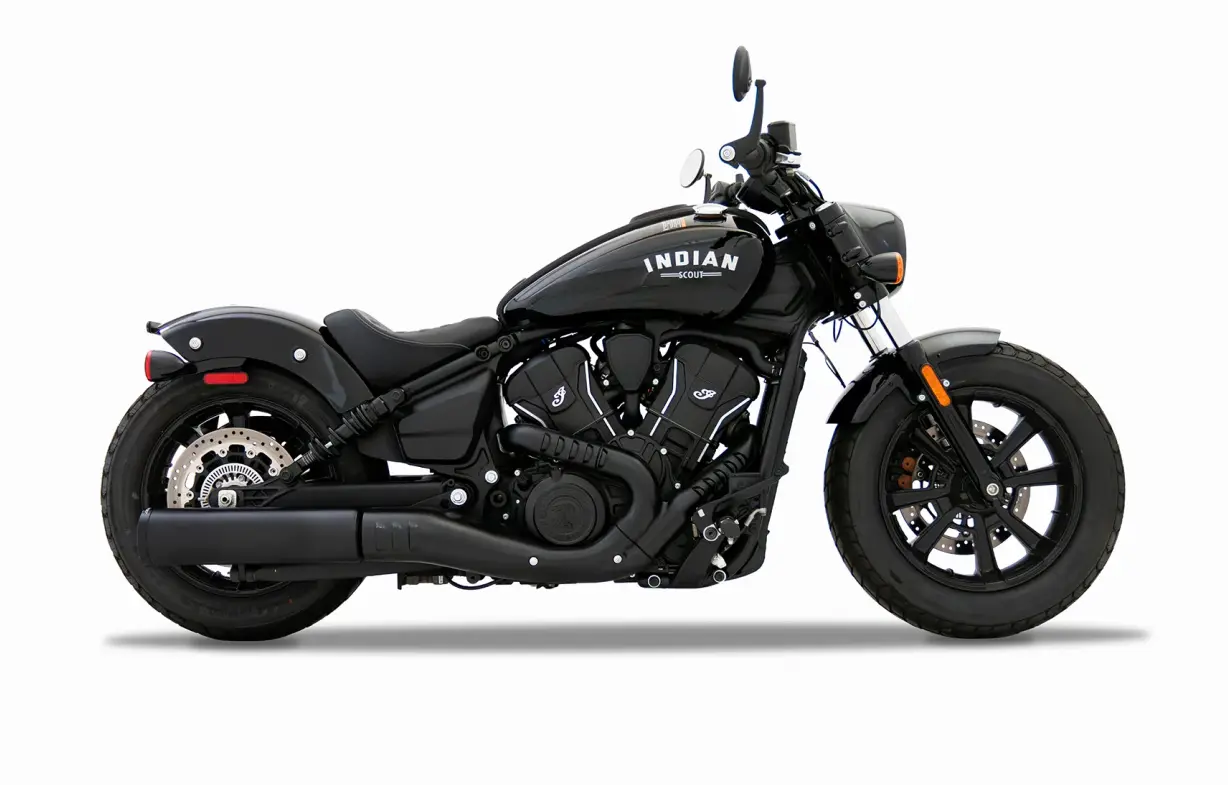 Silenciador slip-on de 4,5 pulgadas instalado en motocicleta Indian Scout