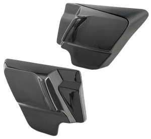 Cubre laterales de fibra de carbono Arlen Ness instalados en una Harley-Davidson Touring