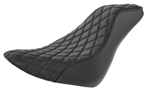 Asiento individual negro C.C. Rider montado en motocicleta Softail