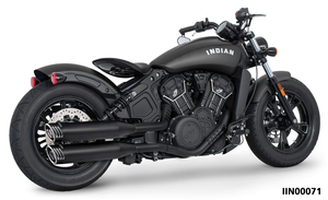 Par de silenciosos slip-on de 4 pulgadas instalados en Indian Scout