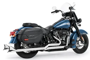 Sistema de escapes Sharktail True Duals montado en motocicleta