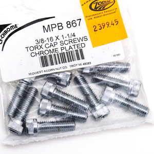 Vista cenital de un conjunto de tornillos pequeños con cabeza hexagonal interna Torx y superficie metálica brillante cromada