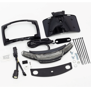 Luz trasera Ciro Latitude con soporte de matrícula instalado en motocicleta Touring