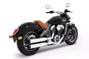 Par de silenciadores slip-on de 3,5 pulgadas instalados en Indian Scout