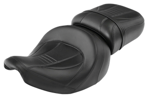 Asiento 2-up negro C.C. Rider instalado en Indian Big Inch