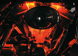 Luces traseras Convex Cyron con 6 diodos LED montadas en motocicleta