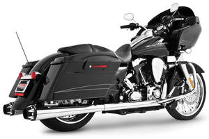 Escape doble verdadero American Outlaw instalado en motocicleta custom