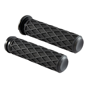 Puños Diamond Arlen Ness con acabado diamante instalados en manillar de motocicleta
