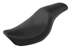 Asiento 2-up negro C.C. Rider instalado en motocicleta Harley-Davidson Dyna