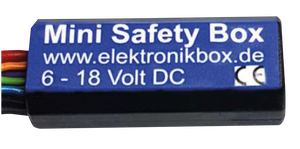 Módulo electrónico negro con mini interruptor de seguridad montado