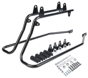 Soportes metálicos para alforjas Hard Bag instalados en una motocicleta Harley-Davidson Softail