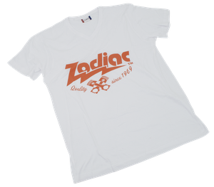 Camiseta negra con logotipo Zodiac Custom Products en el pecho