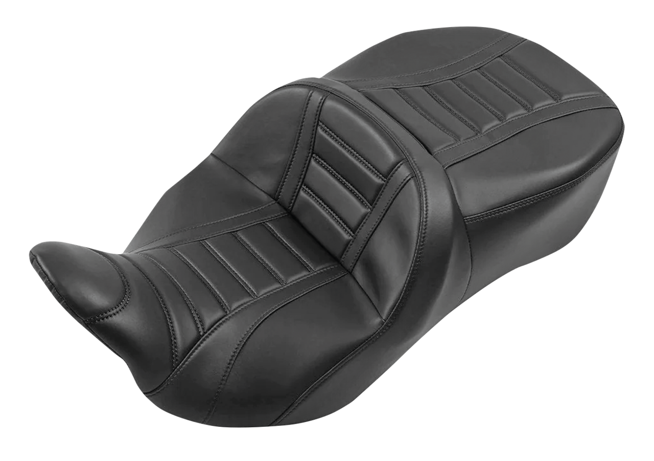 Asiento Sunriser 2-Up negro C.C. Rider instalado en motocicleta Harley Touring