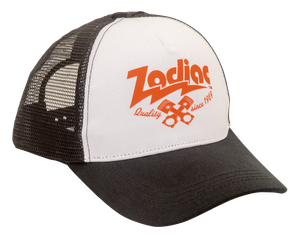 Gorra de béisbol negra con logo bordado de Zodiac en el frente