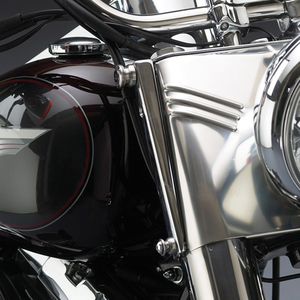 Pantalla National Cycle Spartan con sistema de anclaje rápido instalado en motocicleta