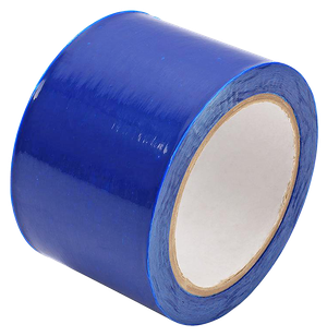 Película protectora adhesiva transparente aplicada sobre superficie curva de motocicleta