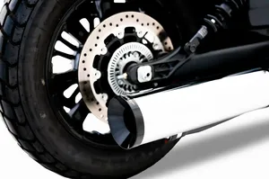 Silenciador slip-on de 4,5 pulgadas instalado en Indian Scout