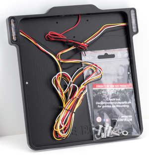 Porta matrícula trasero con luces LED integradas para motocicleta