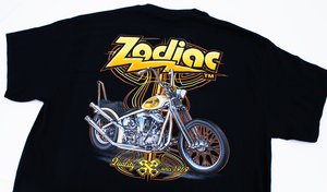 Camiseta Zodiac con gráfico del Capitán Larry