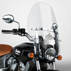 Pantalla de marco estrecho National Cycle instalada en motocicleta Harley-Davidson