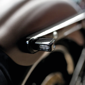 Par de intermitentes traseros multifunción Serie Crook Tommy & Sons para Harley-Davidson Softail
