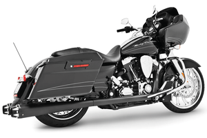 Escape doble verdadero American Outlaw instalado en motocicleta custom