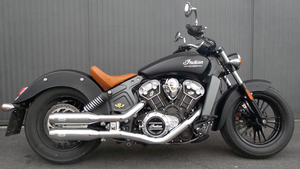 Silenciosos variables MCJ instalados en Indian Scout