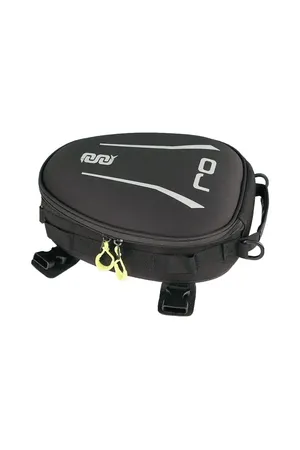Bolsa de asiento Boost de 6 litros instalada en la parte trasera de una motocicleta