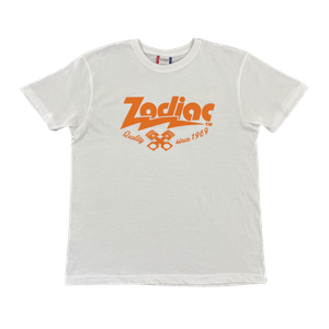 Camiseta negra con logotipo blanco de Zodiac Custom Products