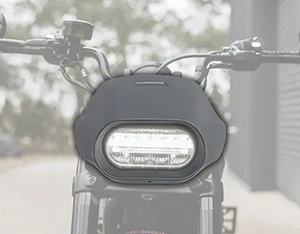 Kit de carenado de faros instalado en motocicleta Harley-Davidson Sportster S