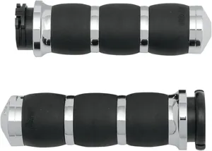 Par de puños negros Velvet Air 3-Ring instalados en manillar de motocicleta