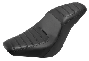 Asiento 2-up negro C.C. Rider instalado en Harley-Davidson Low Rider