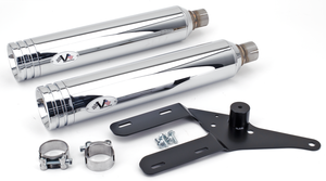 Par de silenciadores V-Performance negros instalados en motocicleta Harley-Davidson Softail