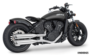 Par de silenciosos slip-on de 4 pulgadas instalados en Indian Scout