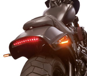 Luces traseras Revox Chopped instaladas en guardabarros de Harley Sportster y Fat Bob