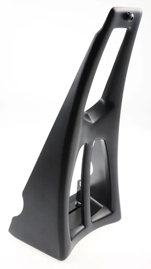 Spoilers delanteros Cult-Werk instalados en motocicleta Harley-Davidson