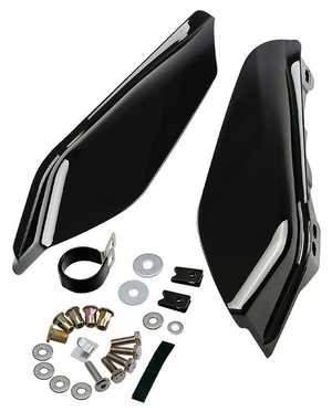 Par de deflectores de aire de chasis medio instalados en una Harley-Davidson Touring