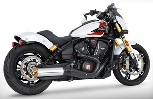 Par de silenciosos slip-on de 4 pulgadas instalados en Indian Scout