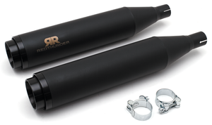 Par de silenciosos Redthunder instalados en motocicleta Harley-Davidson Softail