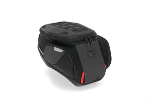 Bolsa de depósito PRO City de 11-14 litros instalada en un depósito de motocicleta