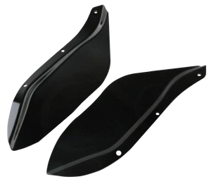 Par de deflectores de aire instalados en un carenado Batwing de motocicleta