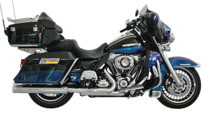 Par de silenciadores V-Performance montados en motocicleta Harley-Davidson Touring