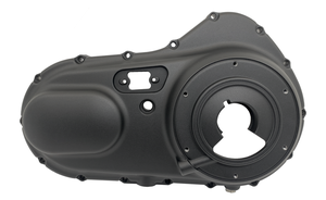 Tapa de primaria exterior cromada instalada en motor Harley-Davidson Sportster