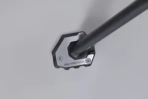 Extensión de base metálica para caballete lateral de motocicleta