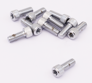 Surtido de tornillos con cabeza Torx y acabado cromado brillante