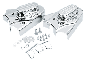 Par de tapas Phantom II instaladas en el basculante de una motocicleta Softail