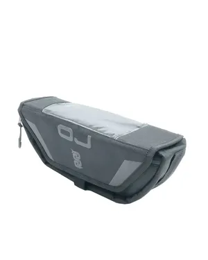 Bolsa frontal de manillar negra de 2 litros instalada en el manillar de una motocicleta