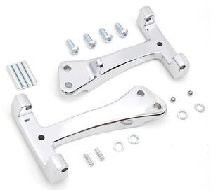 Soportes metálicos para pasajero trasero instalados en modelo Dyna